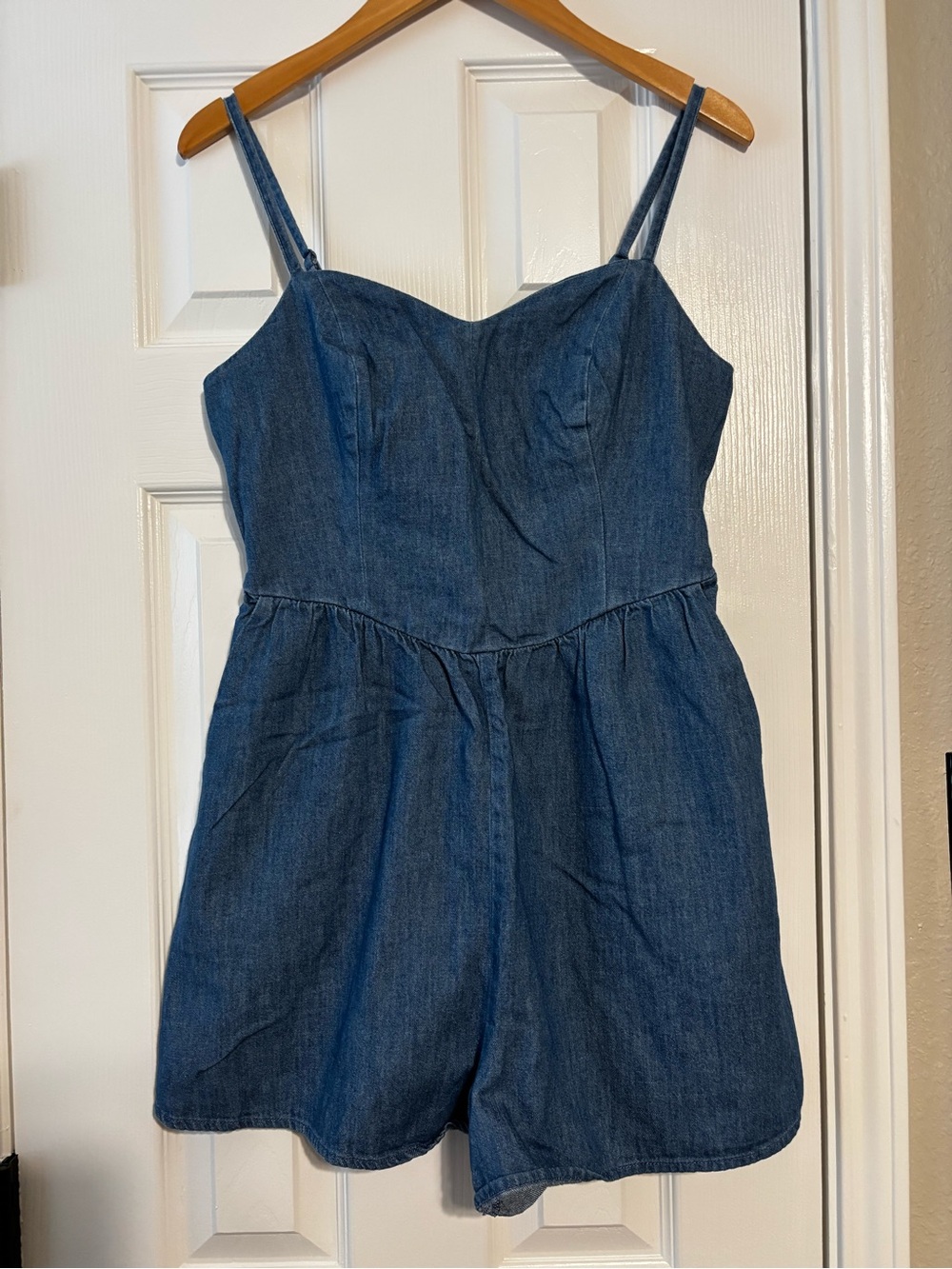 Old Navy 100% Cotton Chambray Romper | Smocked Back | Adjustable Straps | Medium